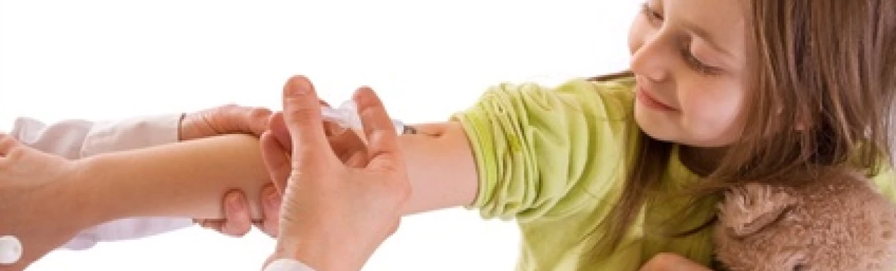 Očkování aplikované během první pylové sezóny nezvyšuje riziko pozdějšího rozvoje senné rýmy