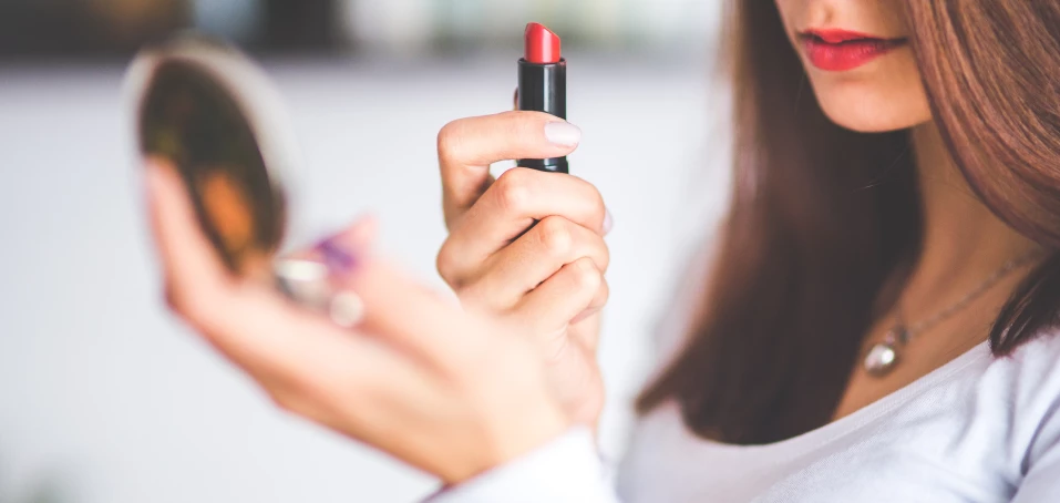 Jak na dokonalý make-up s nejistou rukou?