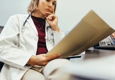 Laboratorní testy štítné žlázy: Jak je indikovat a interpretovat